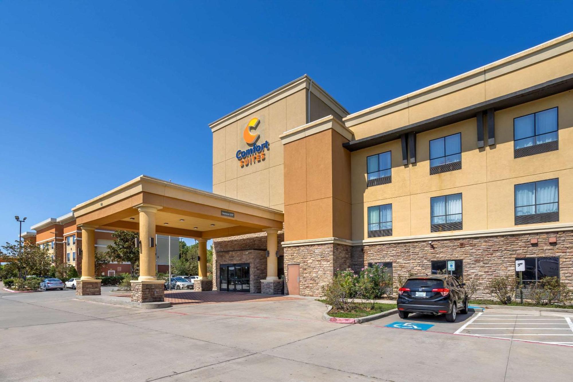 5 Smart 3-Star Hotels Near Northwest Indoor Soccer Center