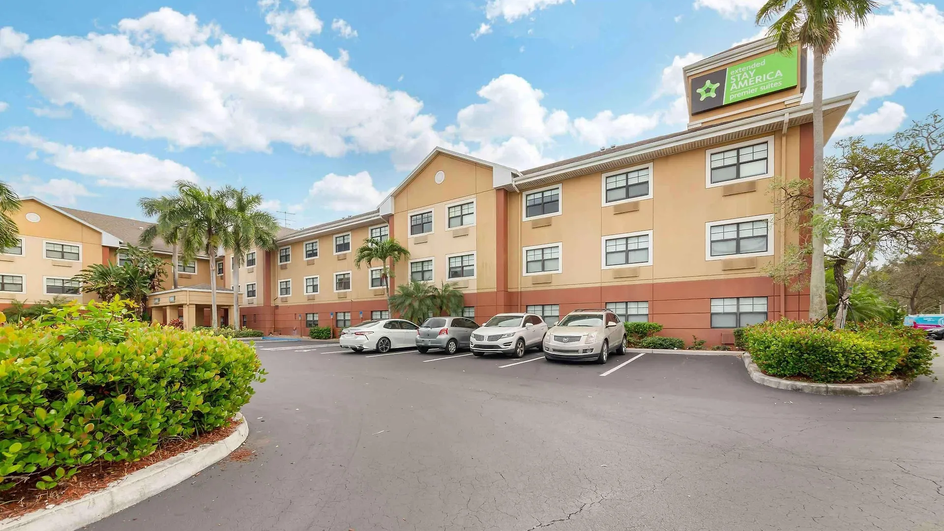 8 Best 2-Star Hotels in Miami Metropolitan Area for Budget Travelers